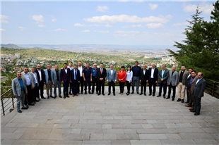 BAŞKAN ÖZDOĞAN’DAN KAYMAKAM DERTLİOĞLU’NA VEDA VE TEŞEKKÜR